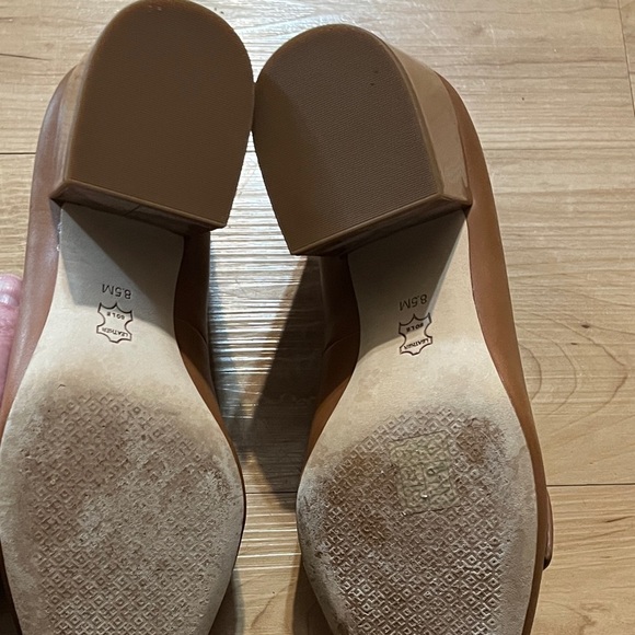 Classic, beautiful Tory Burch Block Heels - Picture 6 of 6